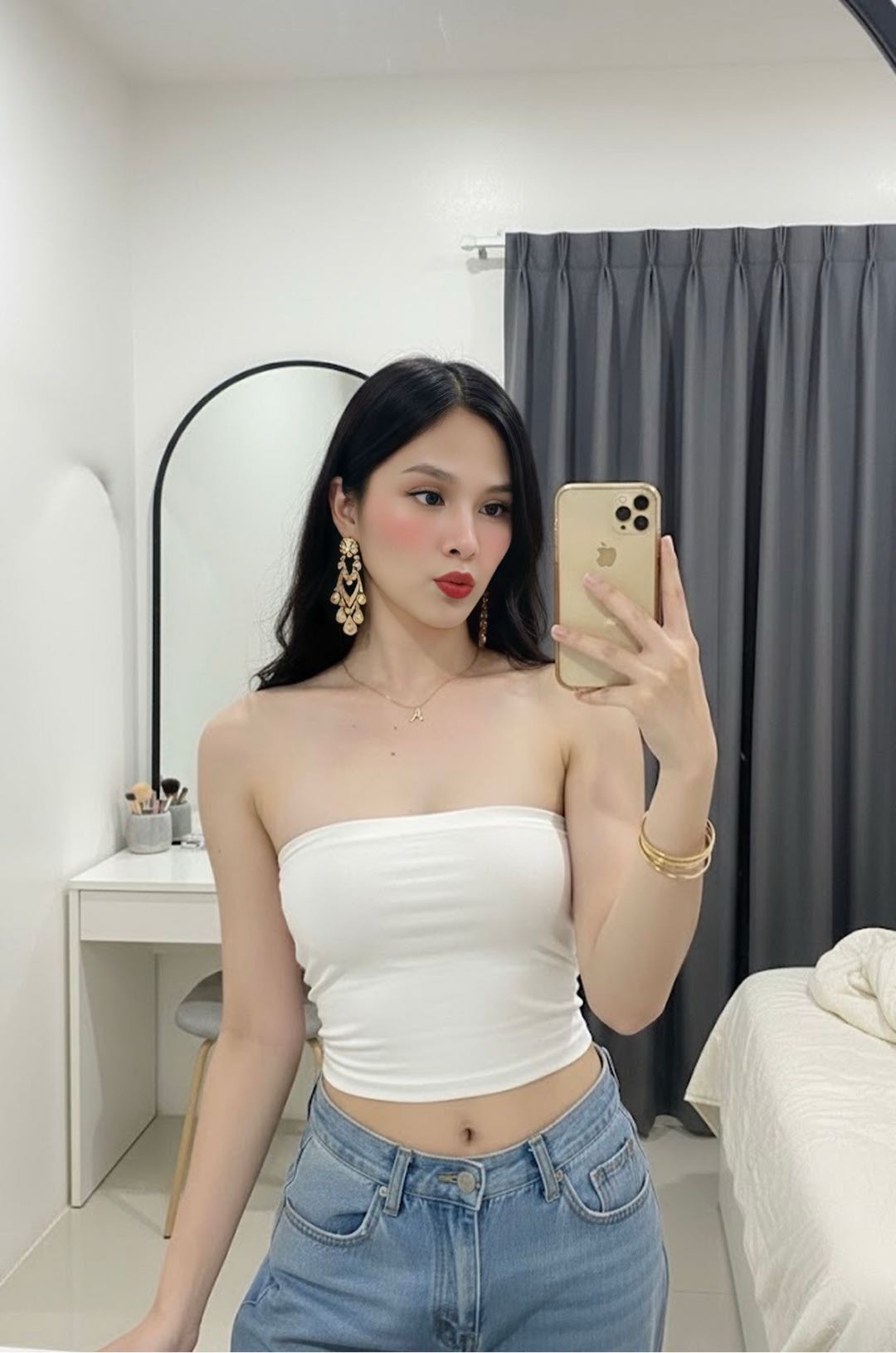 Live girl online now on OmegleWeb — Alliah